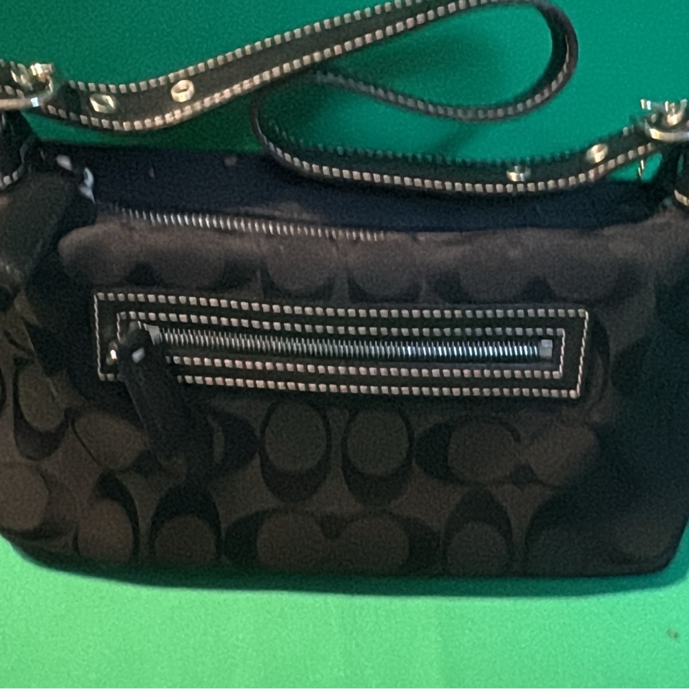 Vintage Coach Black mono Jacquard Signature shoulder bag - Picture 6 of 13